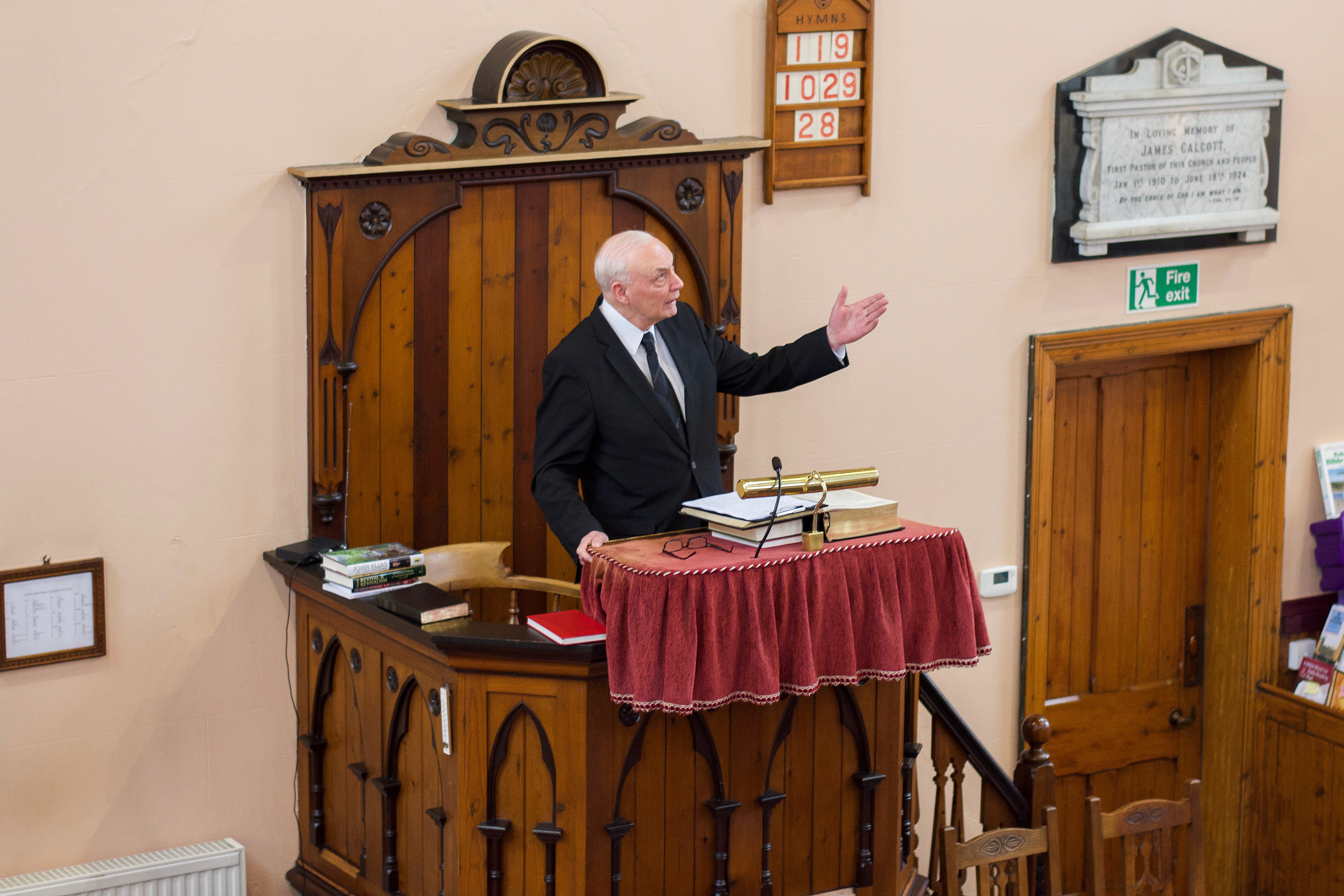 Rev Maurice Roberts preaching in 2018